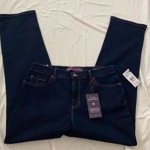 New with tag. Women’s size 10 short Gloria Vanderbilt “Amanda” denim jeans